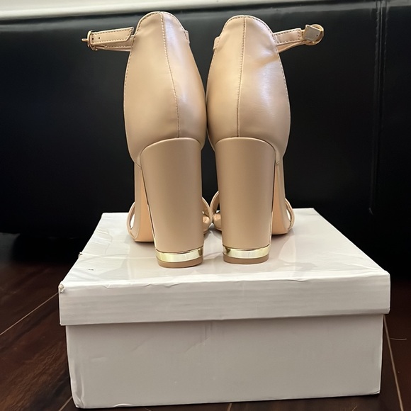 Nude ankle strap block heel - Picture 3 of 4